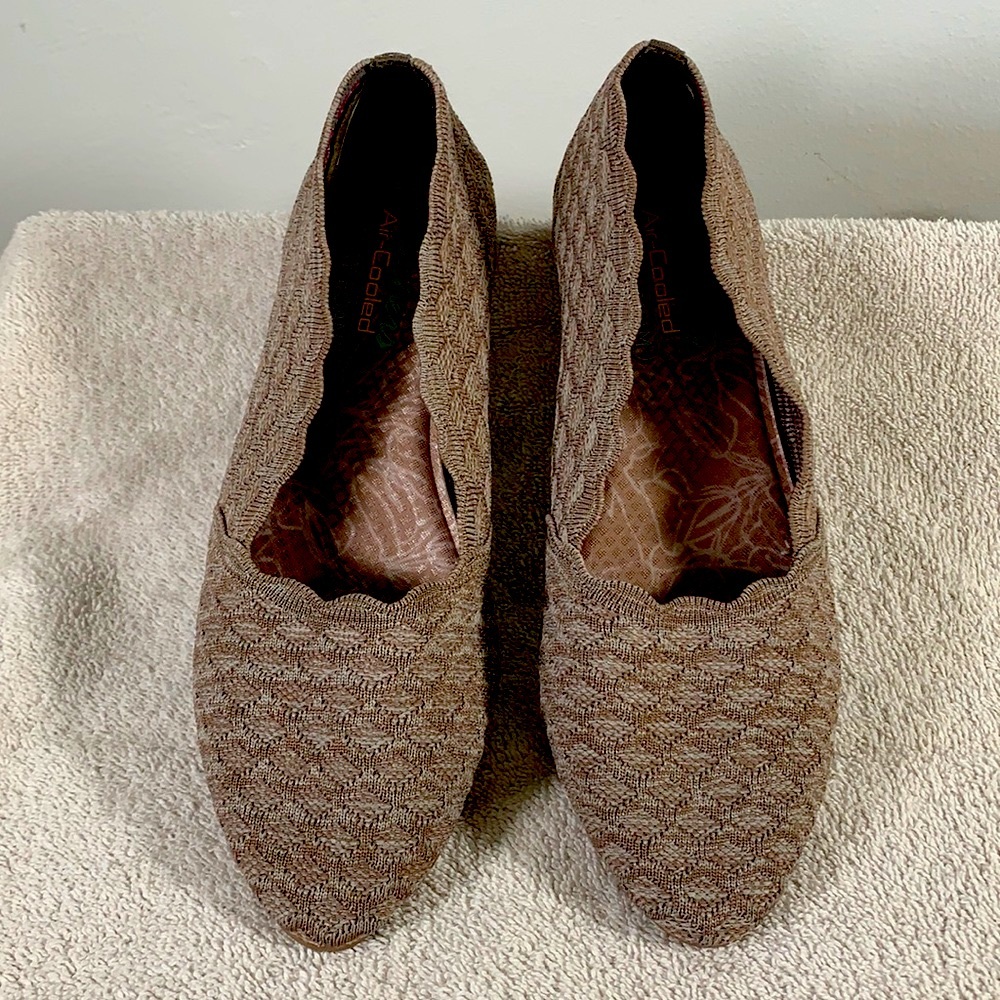 Skechers Women’s Cleo Honeycomb Slip-On Flats